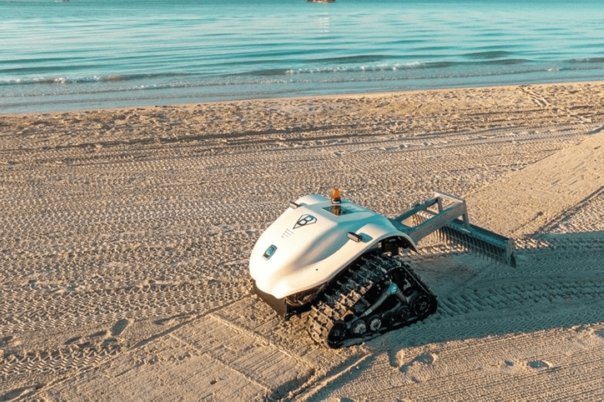 The Red Sea has a new permanent resident - a beach cleaning robot
