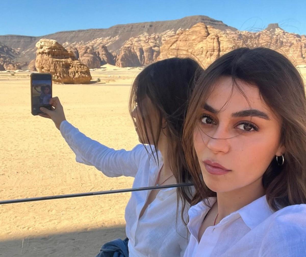 Siwar lead actress, Tugçe Yolcu takes us behind the scenes of her life and filming in AlUla